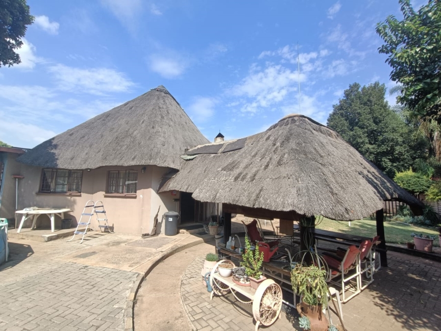 To Let 3 Bedroom Property for Rent in Oos Einde North West
